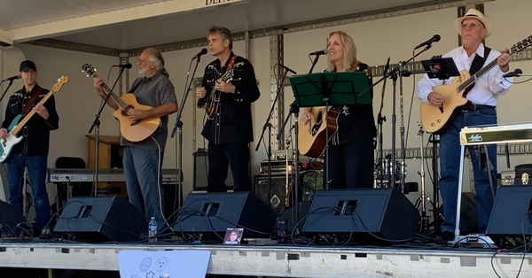 A folk band for parties playing music for guests. | Altus Entertainment